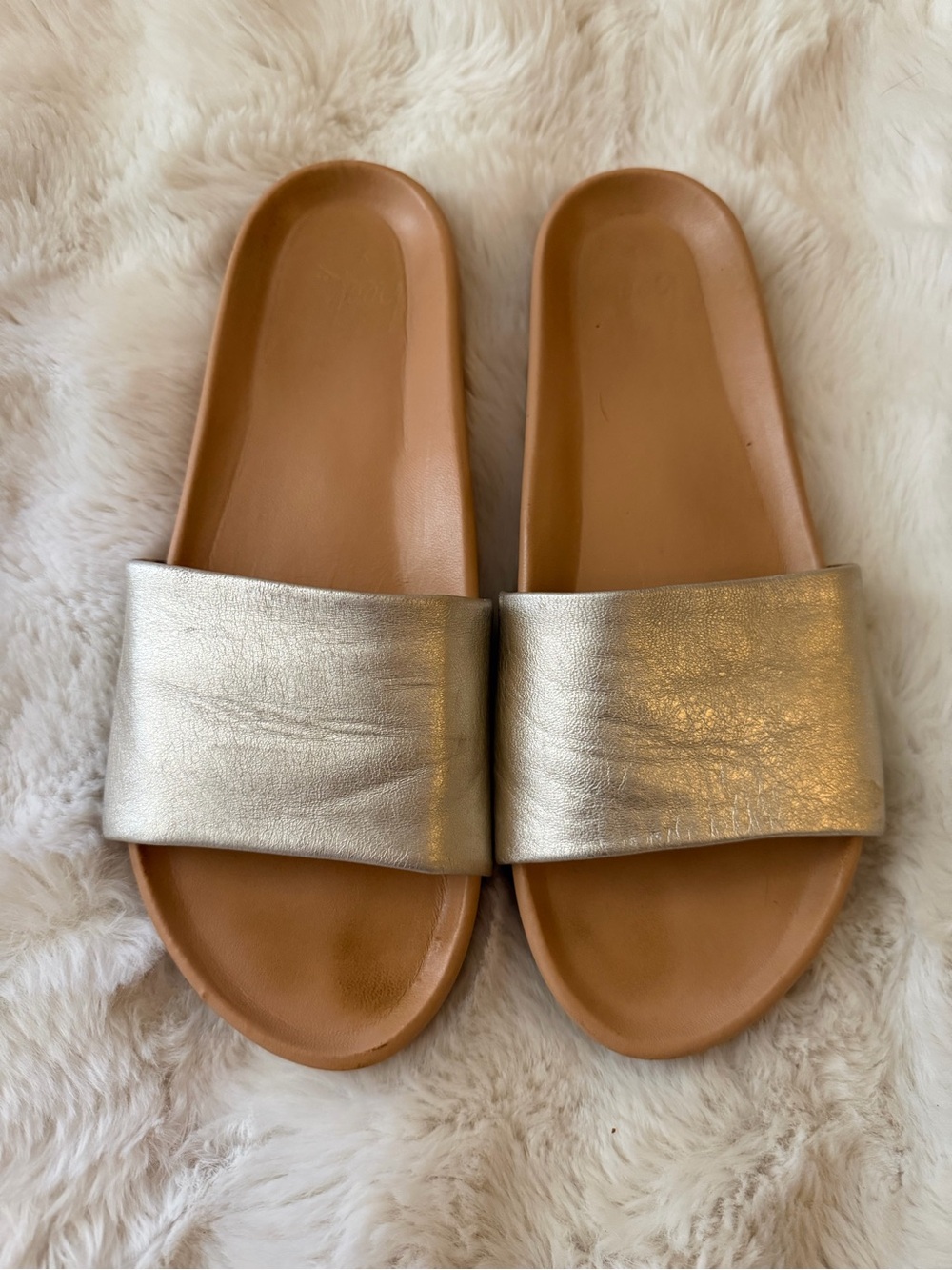 beek Gallito Leather Slide Sandal in Metallic Gold and Tan size 9